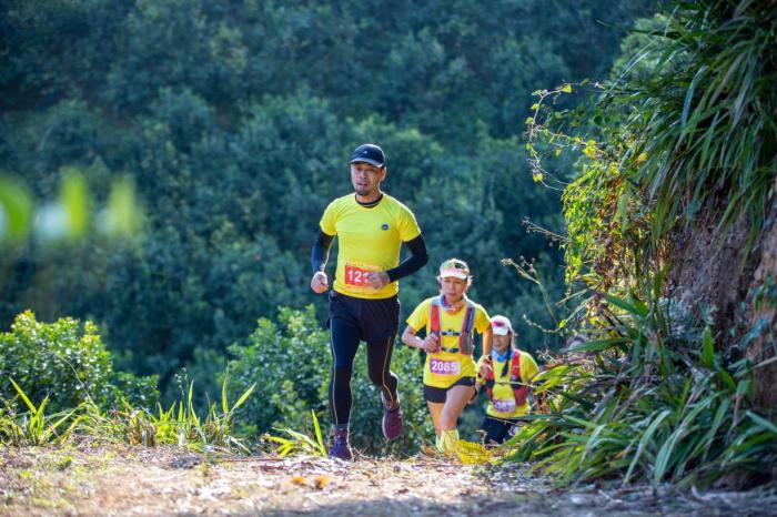 广州从化山马越野赛鸣枪：覃桂都夺得男子42公里
