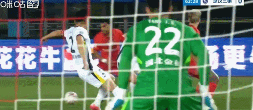 河南球员方镜淇手指错位坚持比赛 河南1-1战平武