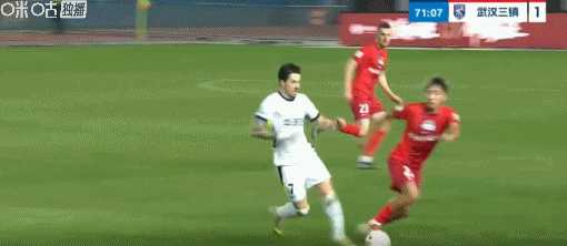 河南球员方镜淇手指错位坚持比赛 河南1-1战平武