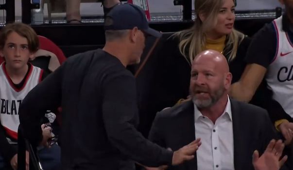 开拓者新主邓顿首胜引变革 重压下力推球队转型