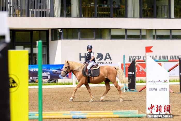 福州举行第三届海峡两岸（福建）青少年马术邀