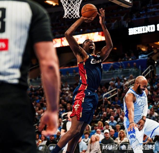 贝恩爆发砍35分魔术力克骑士 防守漏洞致骑士惨