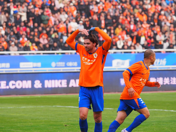 山东泰山客场迎战河南队，双线求胜